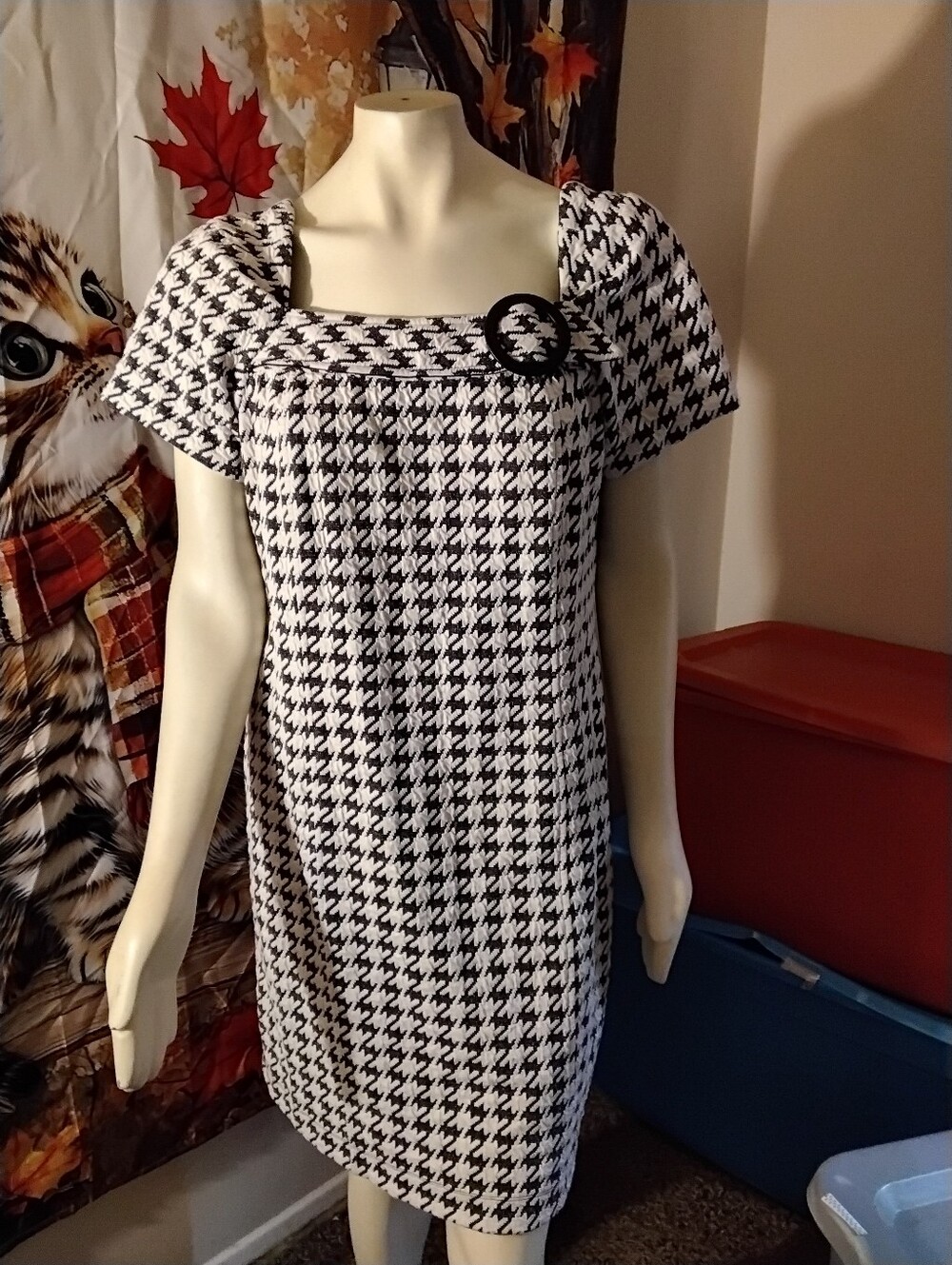 Rabbit Women's size 16 Houndstooth Short Sleeve Square Neck Knee Length Dress